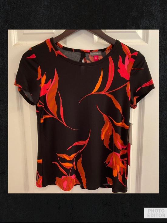 Vince Camuto Tops - Vince Camuto Floral Short Sleeve Top - NWT - Size XS